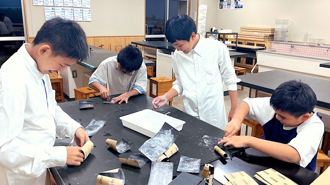 students polishing the ores