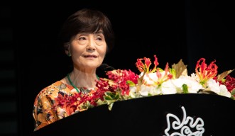  Prof. Reiko Kuroda delivered the commencement speech 