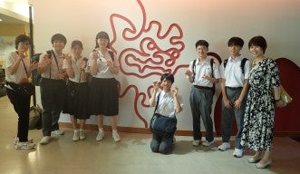 鹿児島市立鹿児島玉龍高等学校生徒の集合写真