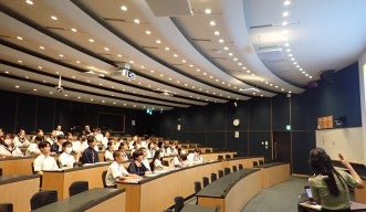 沖縄県立北山高等学校生徒の写真