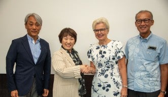 Minister Abe visited OIST