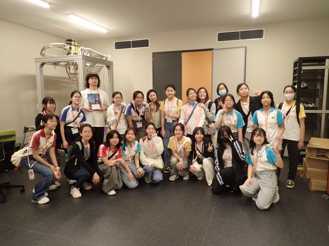 Sacred Heart Canossian College students visited OIST