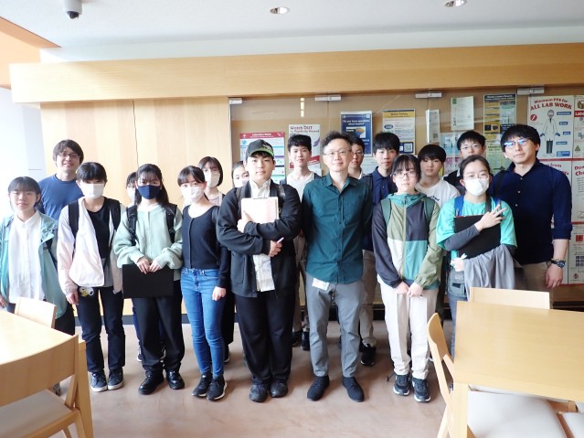 Meikei Junior High School students visited OIST