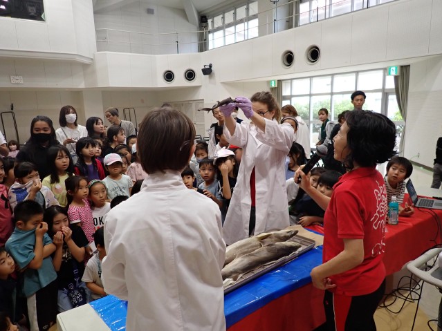 Fabienne showing students shark specimens during outreach event.