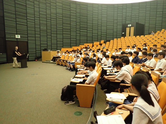 沖縄県立知念高等学校学生の写真