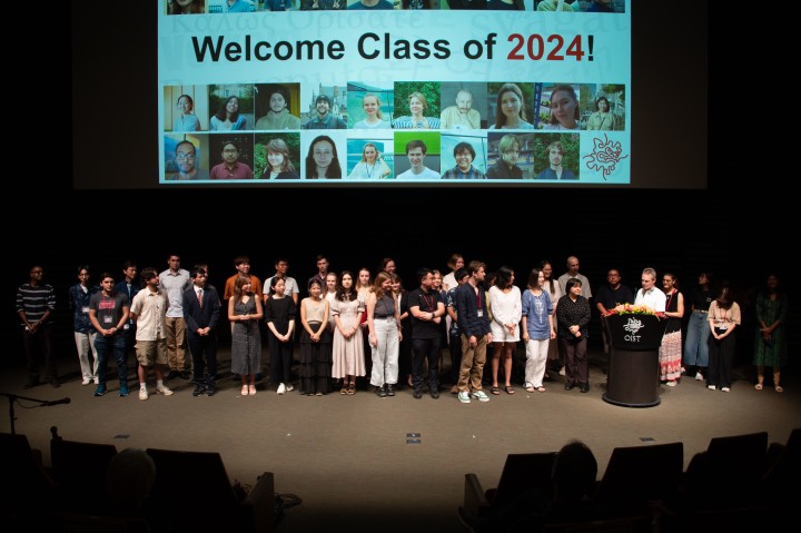 2024 new students group photo