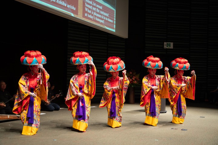 Okinawan traditional dance performance 