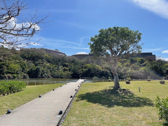 Picture of the courtyard of OIST on a sunny day