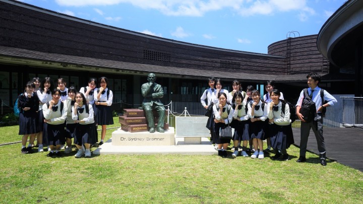 group photo of yamawaki gakuen