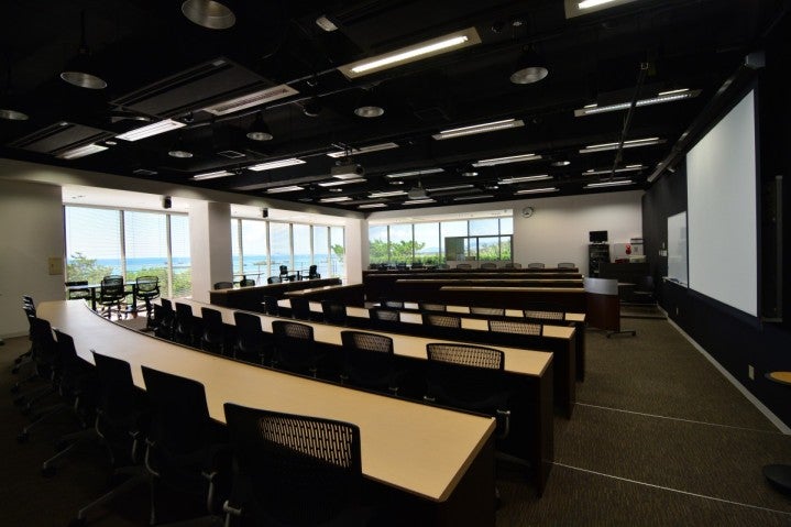 CV-Seminar Room - Seaside House