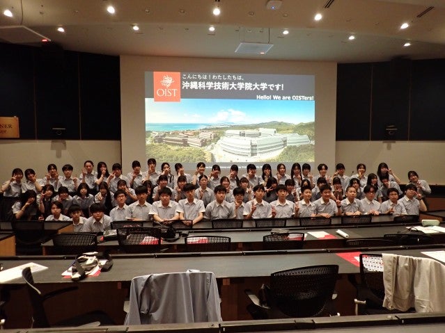 会津若松ザベリオ学園中学校の生徒67名がOIST訪問し、キャンパスツアーに参加しました。