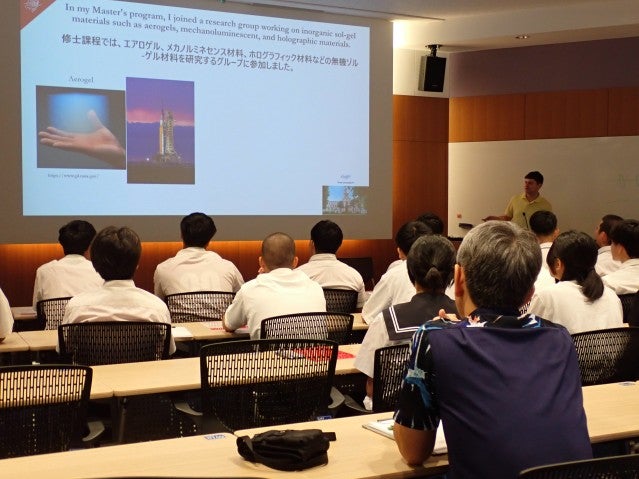 Hokuzan High School Students Visited OIST