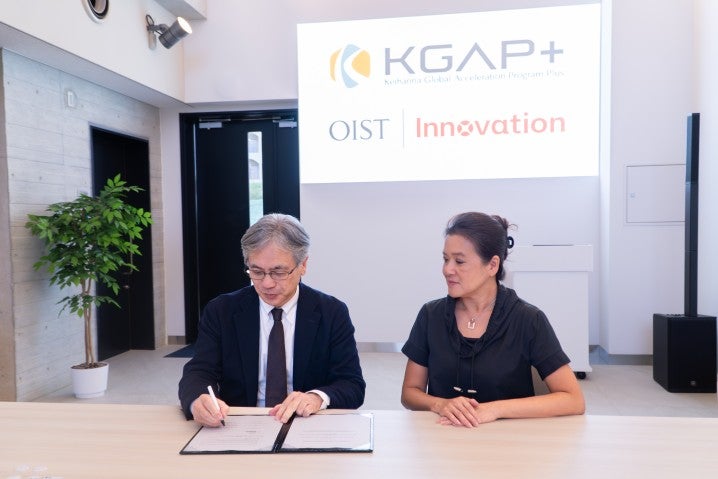 OIST and ATR signing ceremony