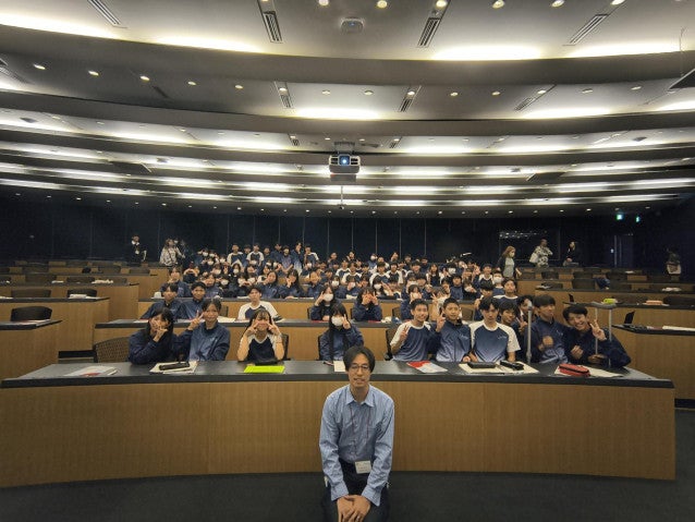 Unna Junior High School visited OIST