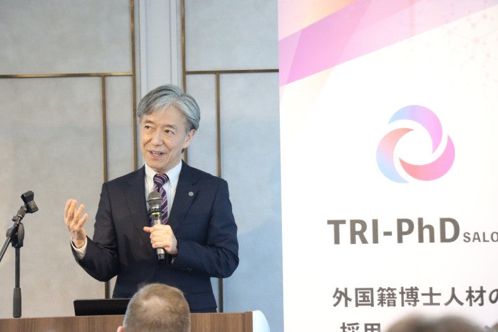 Kazuhito Shiozaki, President of NAIST, discusses the fundamental power of diversity based on his personal experience studying abroad and innovation through interdisciplinary research. (Photo credit: NAIST)