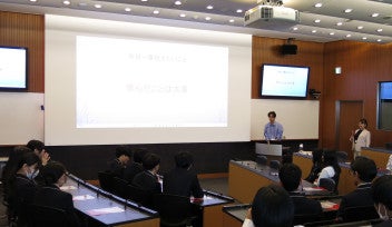 Okinawa Prefectural Ginowan High School visited OIST.