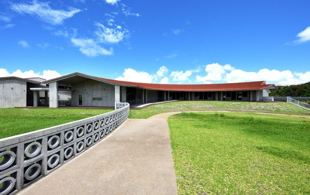 Red-roofed buidling against blue sky