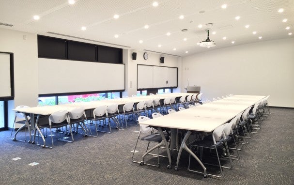 CC-Meeting Room 1: Lunch setup during international conference (catering by external vendor)