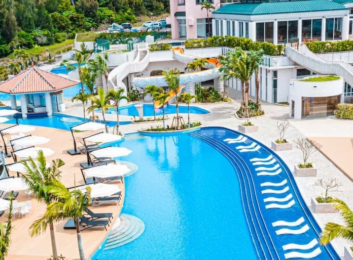 Oriental Hotel poolside